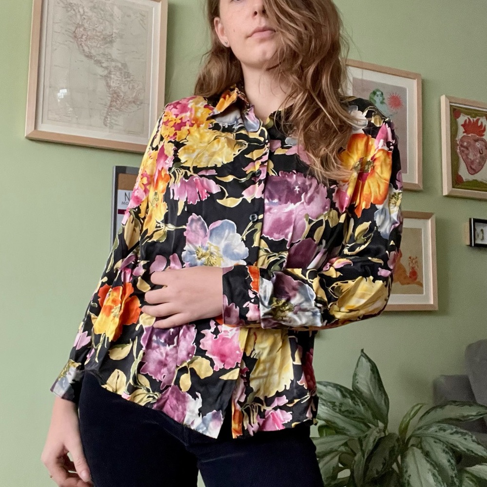 Floral shirt with beautiful patterns 💐